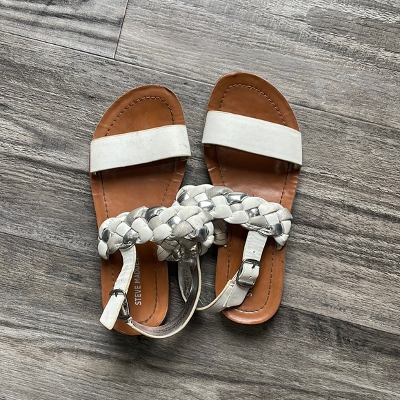 Girls Steve Madden Sandals, size 4 - Picture 1 of 2